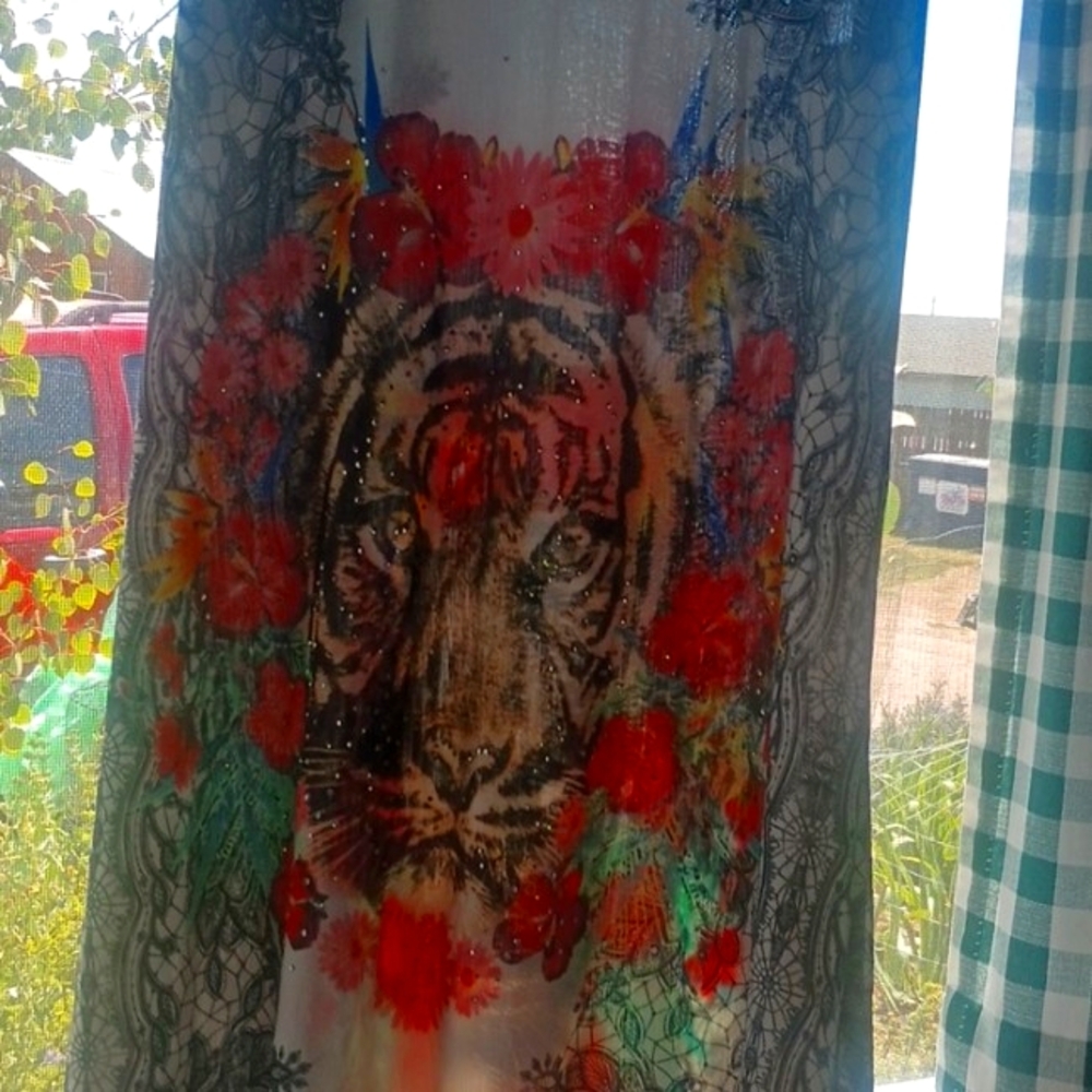 No brand, vintage tiger bling tunic with lace back very colorful
